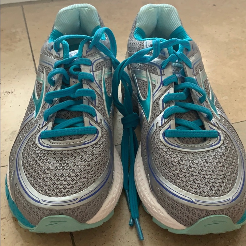 BROOKS GTS 16th edition sneaker
